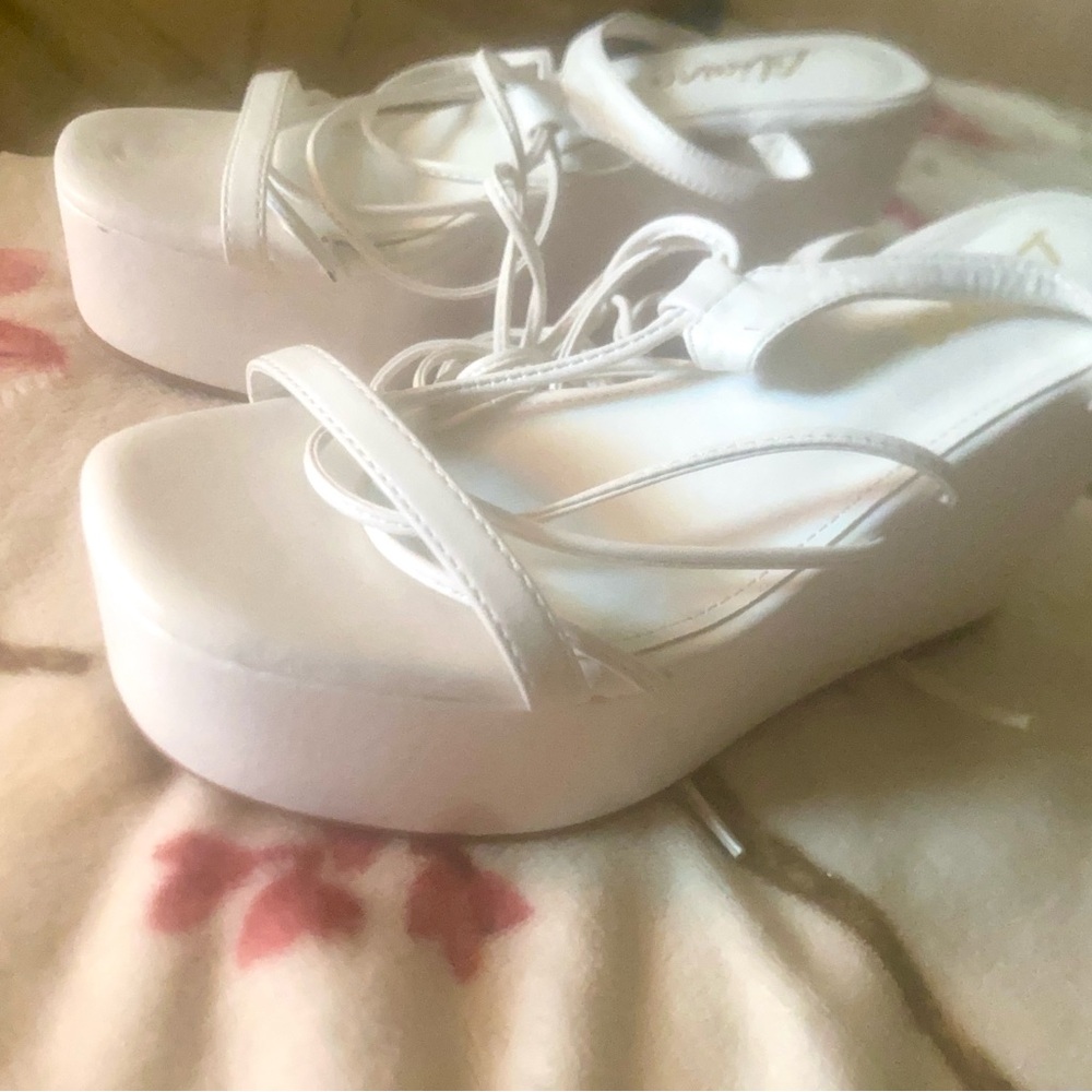 White sandals on platform with long straps - Picture 6 of 8